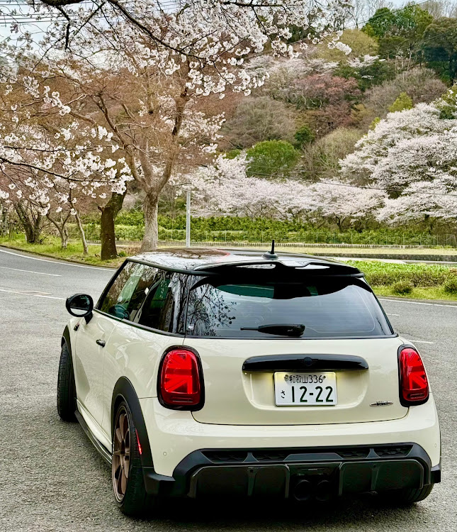 ミニ ハッチバックの#MINI・F56JCW・桜コラボ🌸・miniのある生活・iPhone16ProMaxに関するカスタム事例の投稿画像2枚目