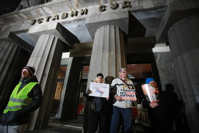 Učesnici protesta Srbija protiv nasilja ispred RTS-a, zvižduci za rad tog medijskog servisa