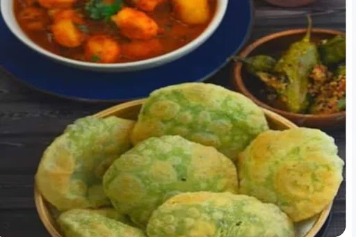 3 Palak Poori