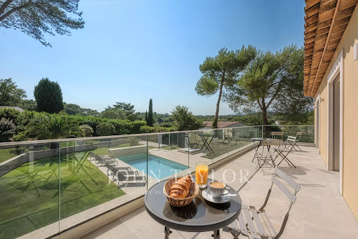 Villa with pool 5
