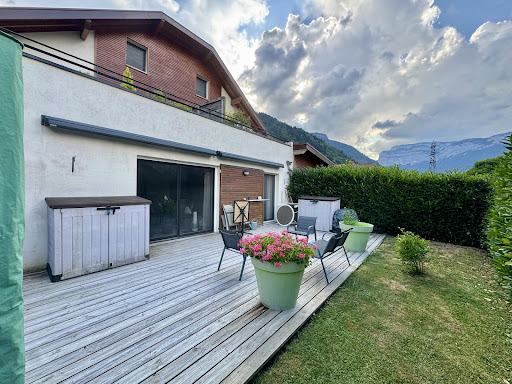 Apartment / penthouse purchase in Thônes (74230) - Wooden terrace with garden and mountain