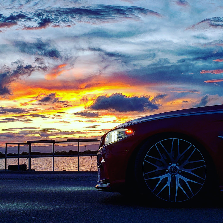5シリーズ セダンの長浜港・BMW523i・シャコタン・ツライチ・夕焼けに関するカスタム事例の投稿画像1枚目