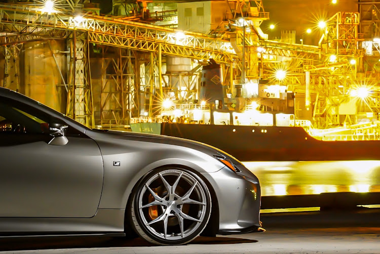 RCのレクサス・レクサスRC・苅田港・夜撮影・工場夜景に関するカスタム事例の投稿画像1枚目