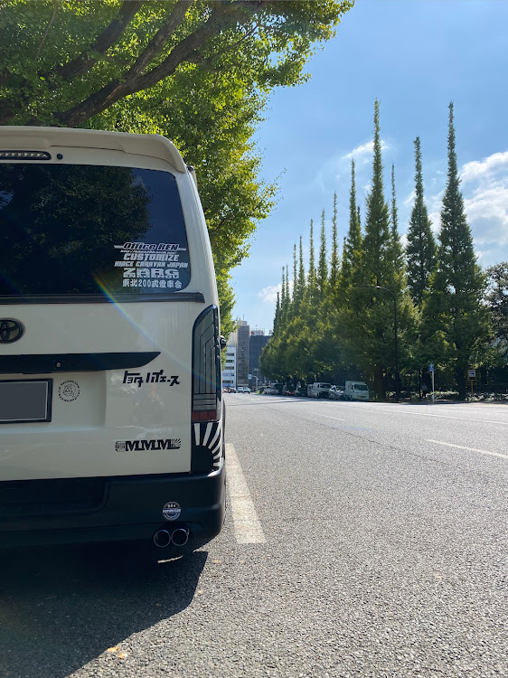 ハイエースバンのDIY・シャコタン風・神宮外苑イチョウ並木・F1祭りに関するカスタム事例の投稿画像3枚目