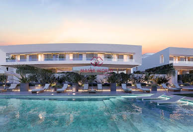 Maison avec piscine et terrasse 1