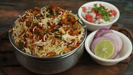 Chicken Dum Hyderabadi Biryani With Raita And Gravy