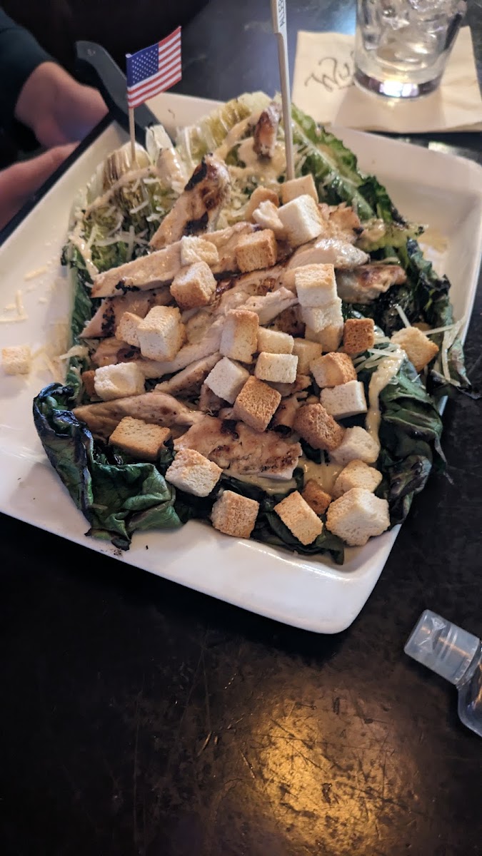 Gf Caesar salad with chicken and croutons