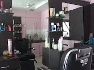 Pratik Hair Salon photo 1