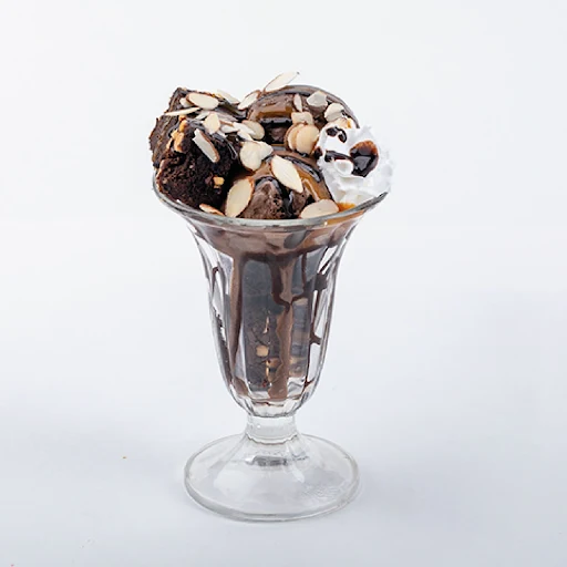 Gooey Fudgy Brownie Sundae