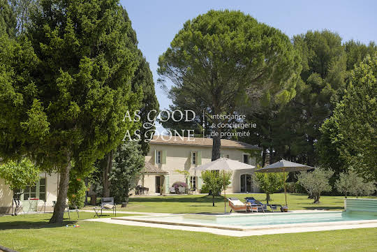 House with pool and garden