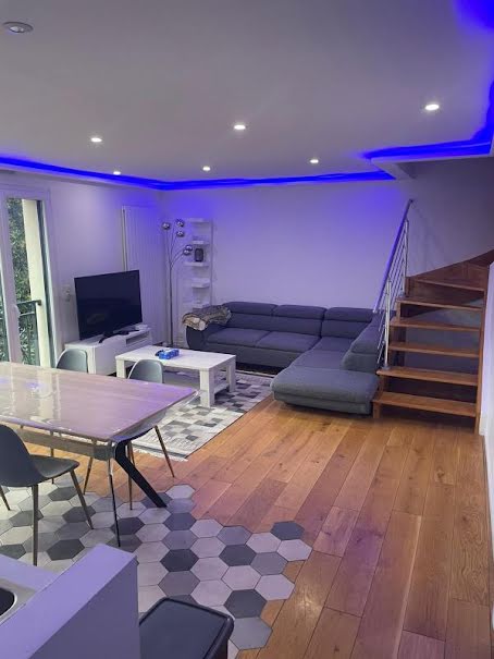 Location meublée appartement 5 pièces 102 m² à Saint-Denis (93200), 650 €