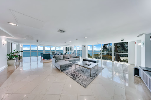 Apartment with pool 3