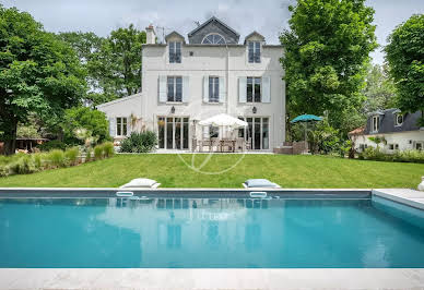 Maison avec piscine et jardin 19