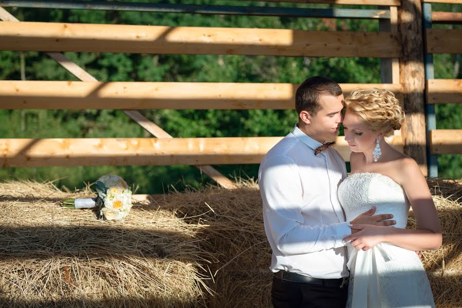 ช่างภาพงานแต่งงาน Denis Mirskoy (pavelvasin) ภาพเมื่อ 13 พฤษภาคม 2019