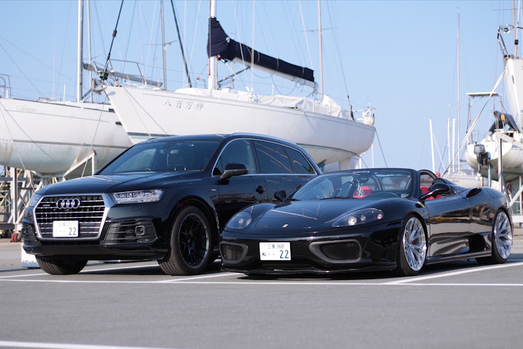 Q7のアウディ・アウディQ7・Q7・フェラーリ・フェラーリ360スパイダーに関するカスタム事例の投稿画像3枚目