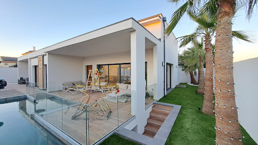 Villa avec piscine et terrasse 2