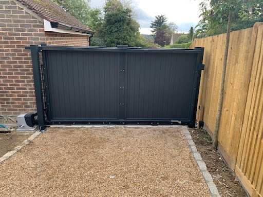Installation of a set sized aluminium tracked sliding gate