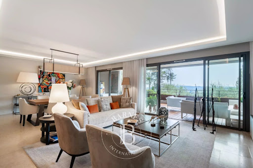 Apartment with terrace and pool 4
