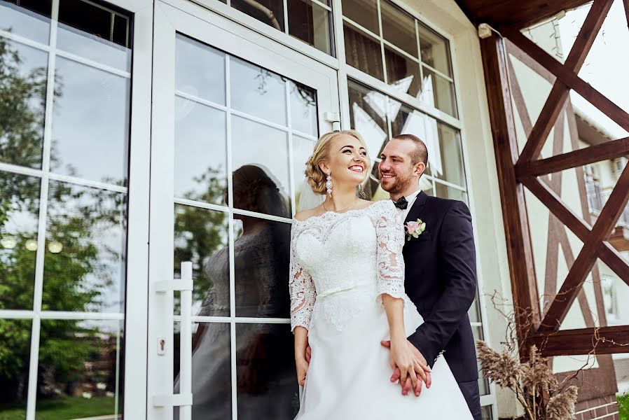 Fotografo di matrimoni Vitaliy Smulskiy (vitaliismulskyi). Foto del 23 gennaio 2018