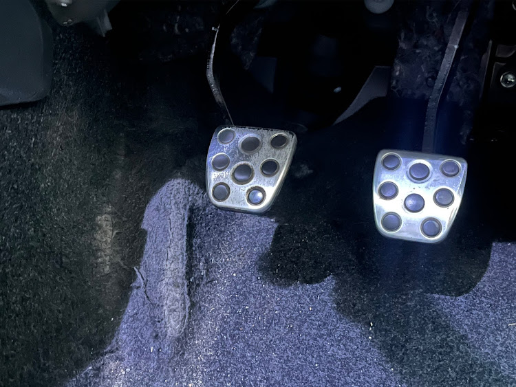ヴィッツのDIY・Vitz RS G's・純正流用・アルテッツァに関するカスタム事例の投稿画像2枚目