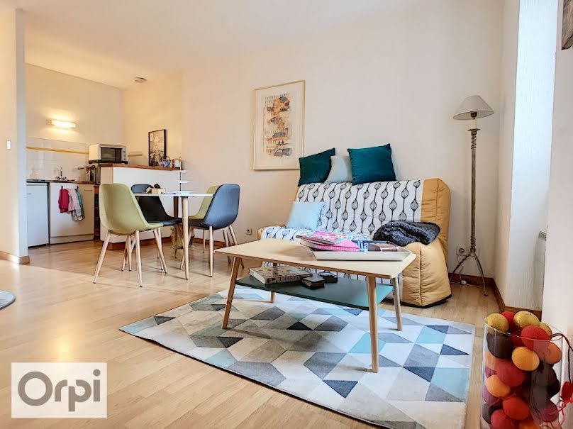 Location  appartement 2 pièces 44 m² à Montluçon (03100), 365 €