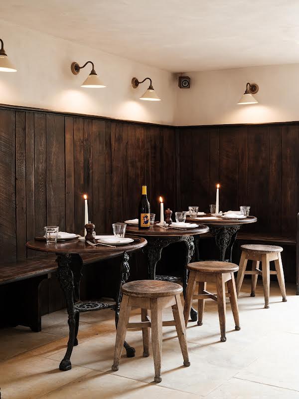 The Bull dining. Interiors.