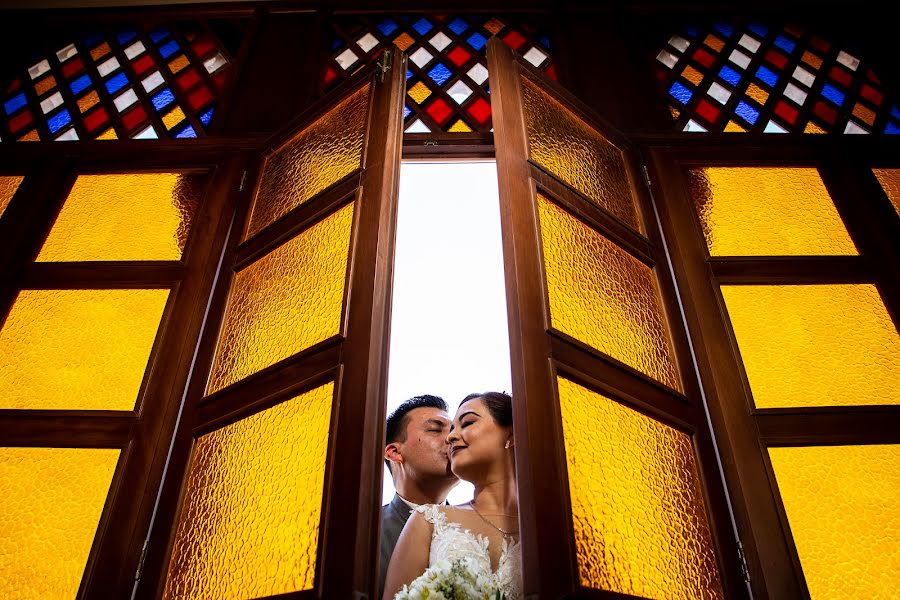 Fotógrafo de casamento Olliver Maldonado (ollivermaldonado). Foto de 15 de junho 2022