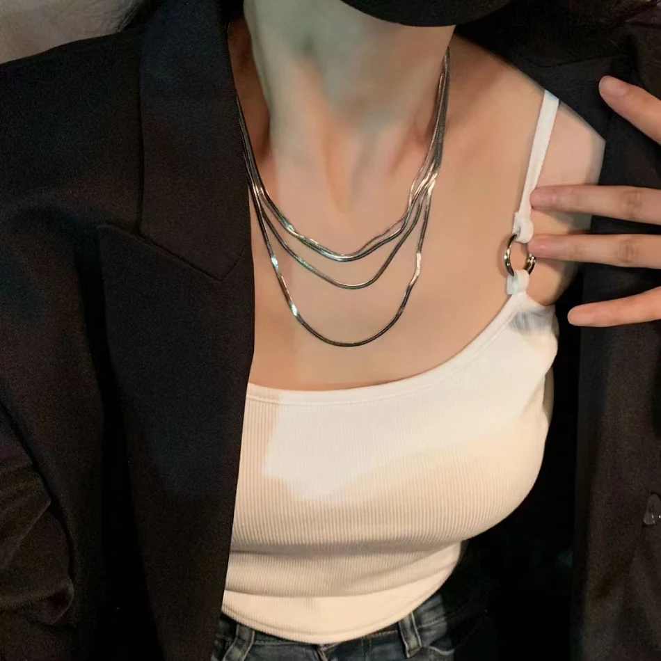 Titanium Stalen Platte Ketting met Eenvoudig Slangenbot Ontwerp, Kleurvast, Perfect voor Dagelijks Gebruik en Duurzaamheid.