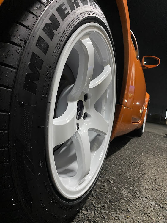 即納特典付き 日産 Z33純正ホイール 15×6J,+33 2020年製タイヤ付き