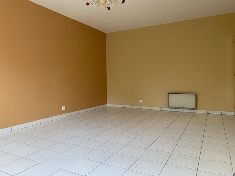 Location  appartement 3 pièces 64 m² à Brie-Comte-Robert (77170), 950 €