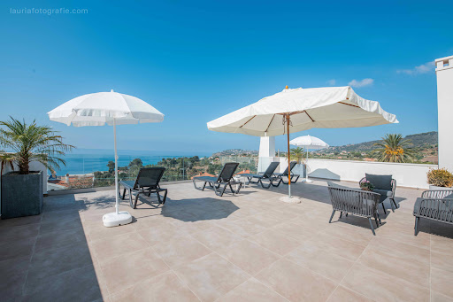 Villa with pool and terrace 5
