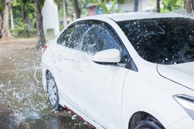 https://image.freepik.com/free-photo/man-splashing-water-white-car-washing_38810-4642.jpg