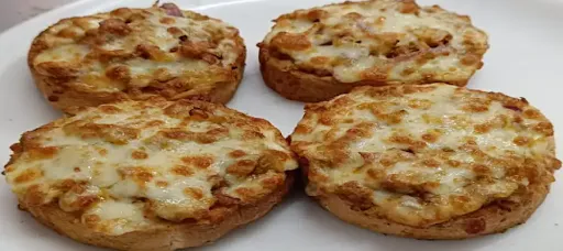 Round Garlic Bread With Keema