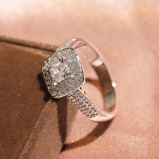 Title 1, Classic four-claw round zircon engagement ring....