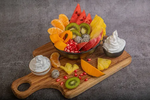 Exotic Platter With Fresh Cream