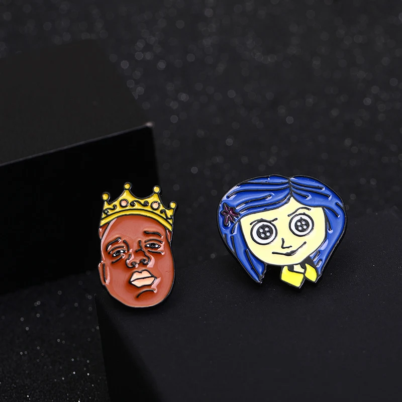 Broche géométrique simple pour homme, accessoire de mode. Rehaussez votre style avec cette broche élégante et discrète, idéale pour toutes les occasions.