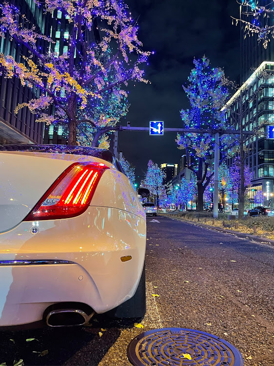 180SXの車好きと繋がりたい・ジャガーXJ・ウラナナ撮影・御堂筋イルミネーションコラボ・レンガ造りの建物に関するカスタム事例の投稿画像4枚目