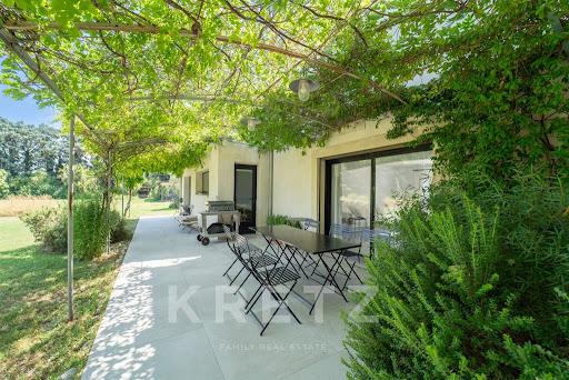 House with garden 4
