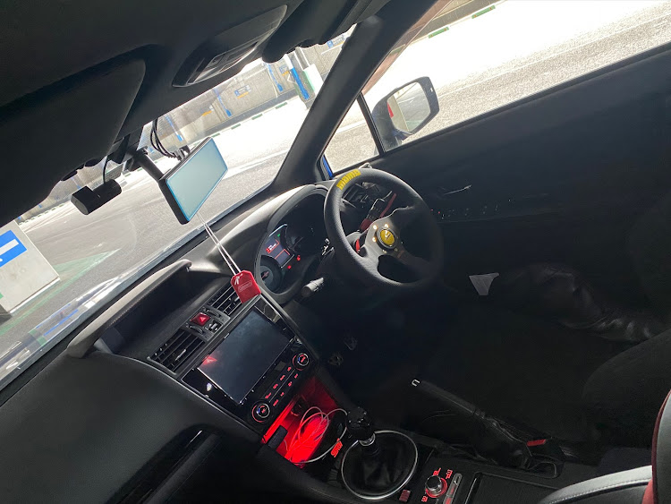 WRX STIのみんなのステアリングが見たい・モモステアリング・ワークスベル・ラフィックスⅡ・VABに関するカスタム事例の投稿画像8枚目