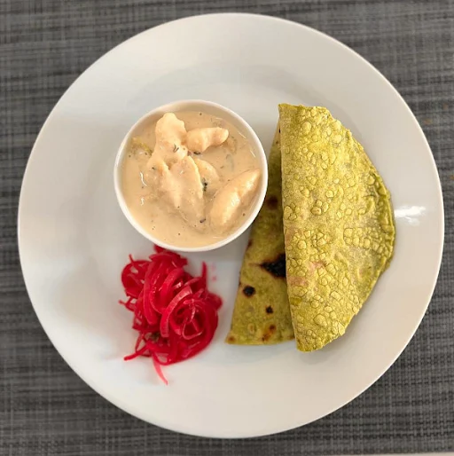 Malai Fish With Spinach Basil Chapati And Onion Salad