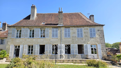 Private mansion with garden 5