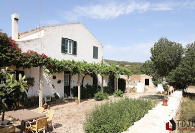 Farmhouse with garden 3