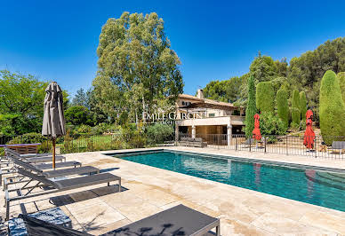 Villa with pool 1