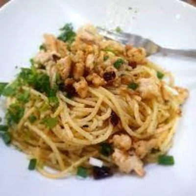 Spaghetti Aglio Olio With Bacon (v)