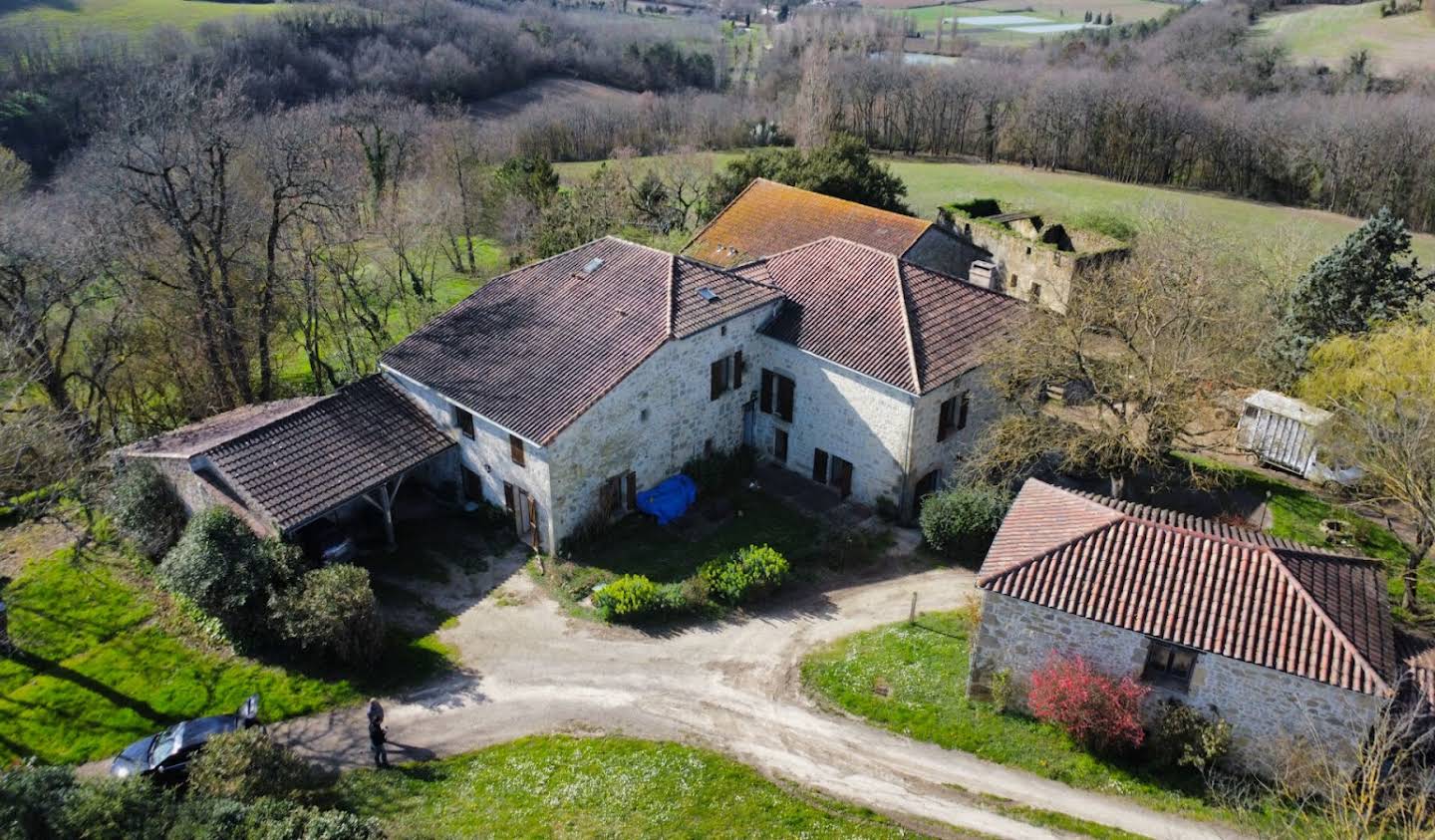 House with pool and terrace Clermont-Dessous