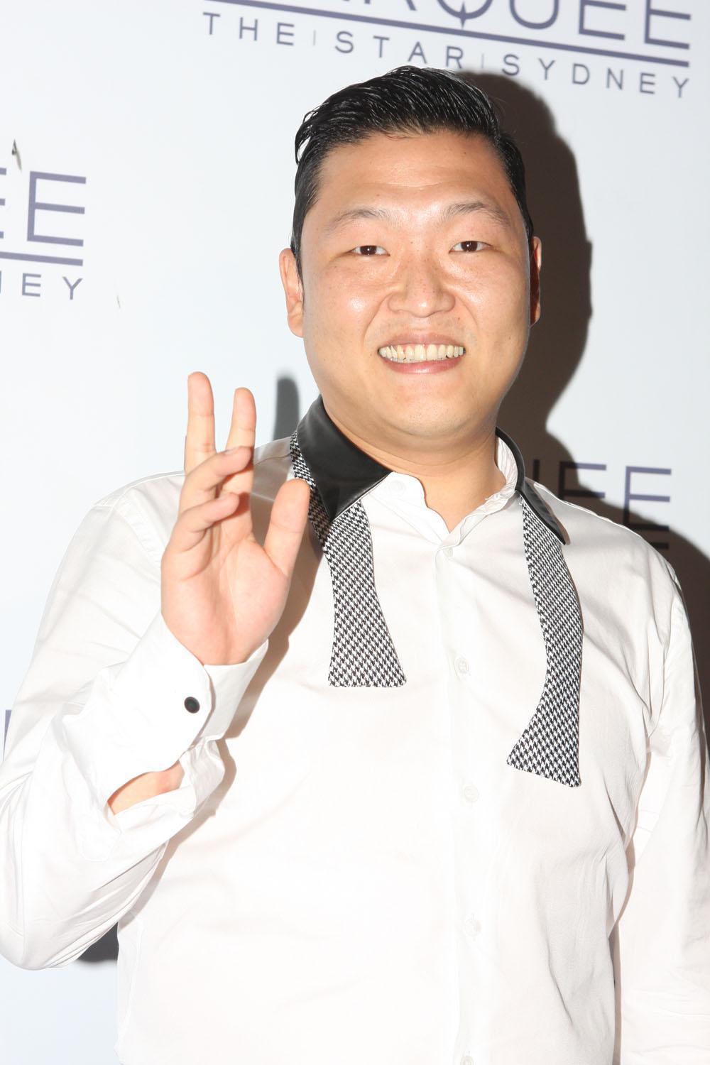 C:\Users\Familia\Desktop\Psy_Gangnam_Style_performs_at_Marquee,_The_Star,_Sydney,_Australia_(1).jpg