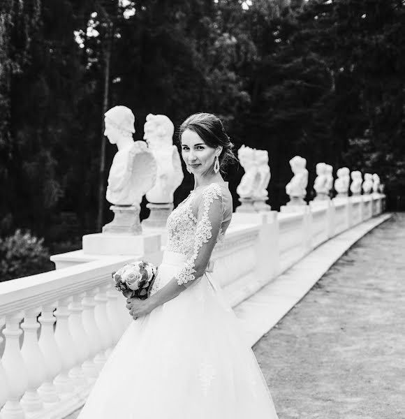 Wedding photographer Sveta Obolenskaya (svetavesna). Photo of 14 October 2019