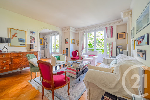 Bright living room, antique furniture, garden view - Apartment / penthouse purchase in Paris 16ème, 3 rooms, 2 bedrooms