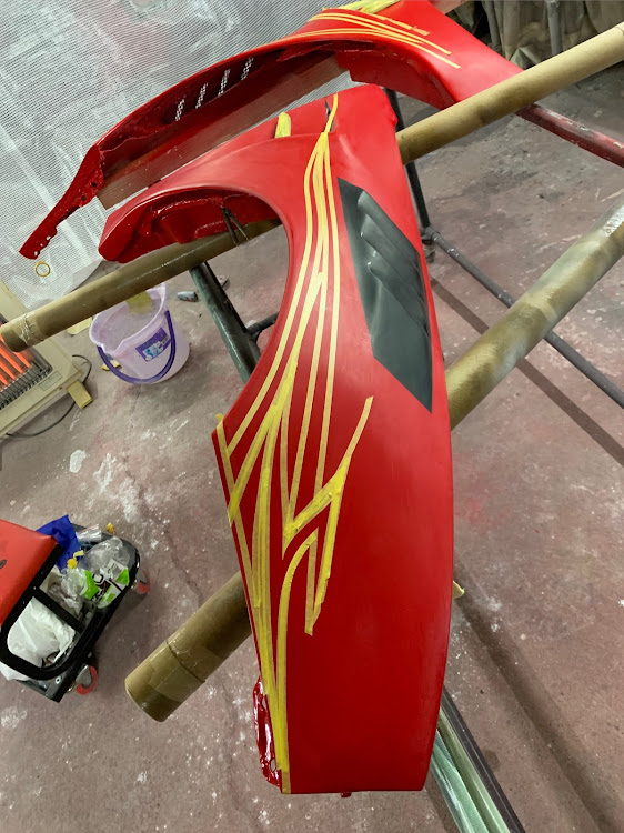 MR2のバイナル塗装・カスタムカー・DIYオリジナルバイナルグラフィック塗装・DIY・フェンダー塗装に関するカスタム事例の投稿画像10枚目