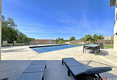 Maison avec piscine et terrasse 4